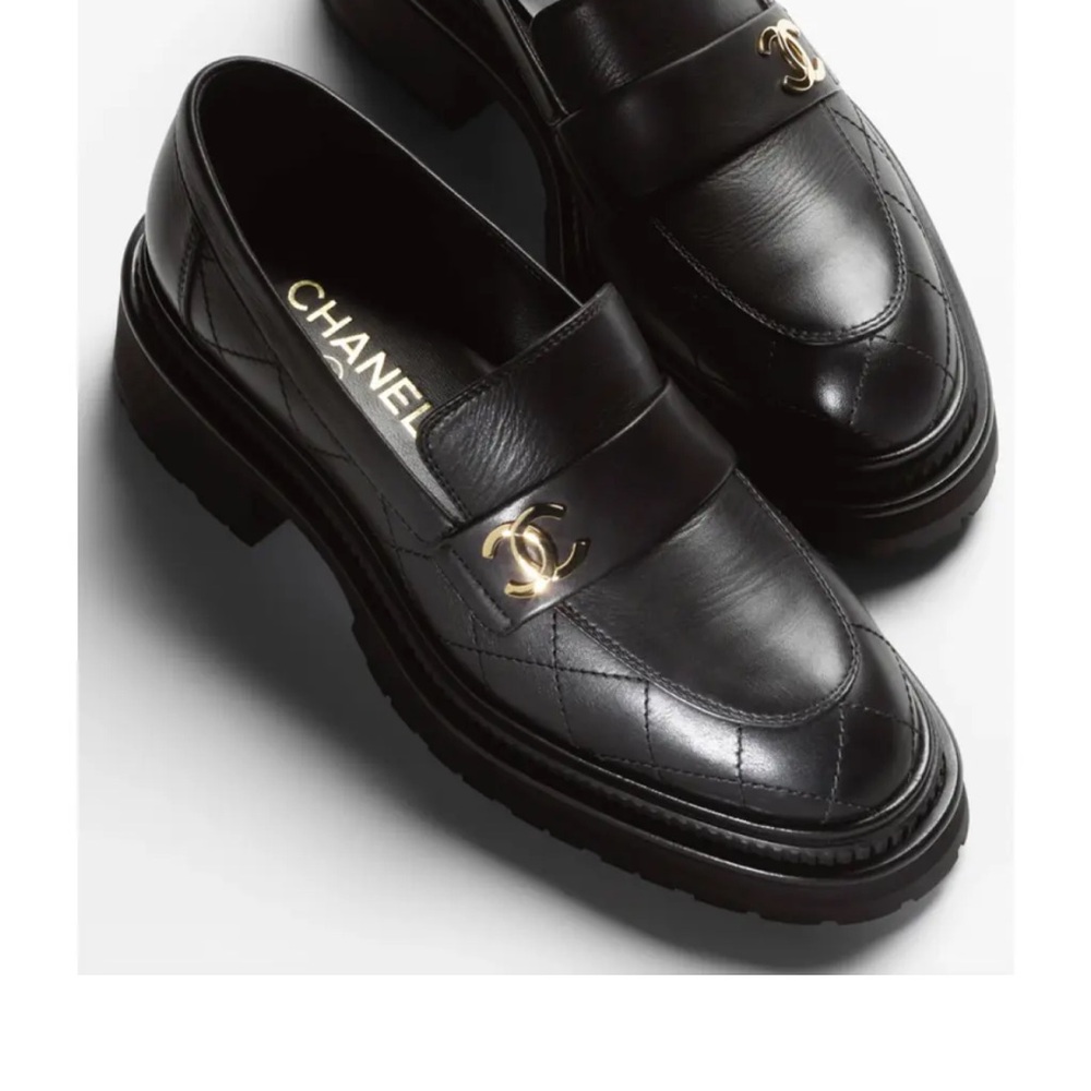 CHANEL Navy Leather Loafers. - Picture 4 of 10